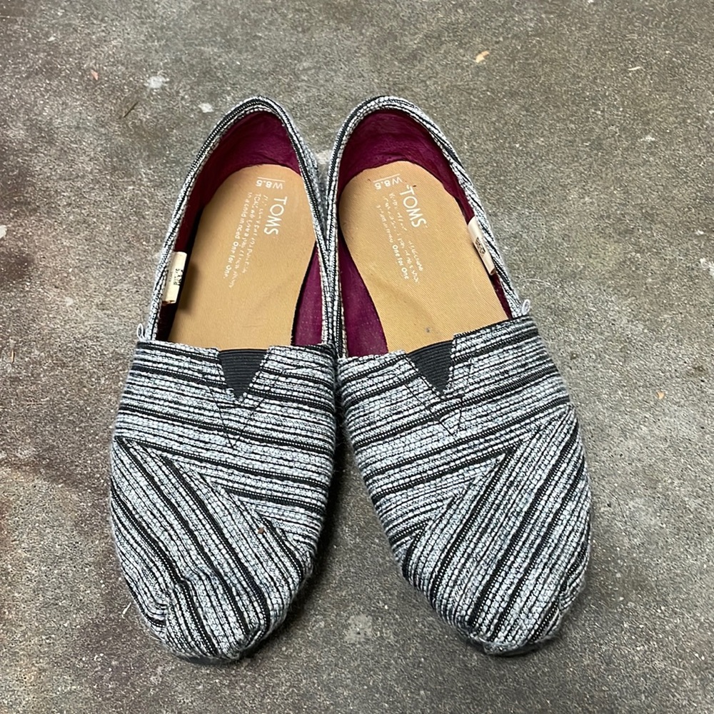 Black & White Toms